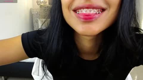 Snapshot of milaa_star chatting on 28, 4, 2026 milaa_star online show from 28, 4, 2026