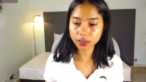 Snapshot of milaa_star chatting on 8, 5, 2026 milaa_star online show from 8, 5, 2026