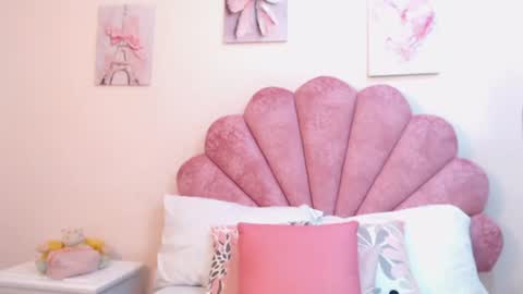 Snapshot of milaaadams chatting on 13, 6, 2026 mila online show from 13, 6, 2026