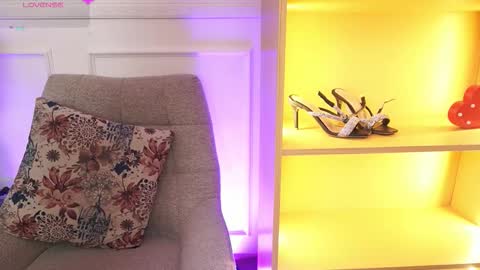 milacrave online show from 10, 2, 2026