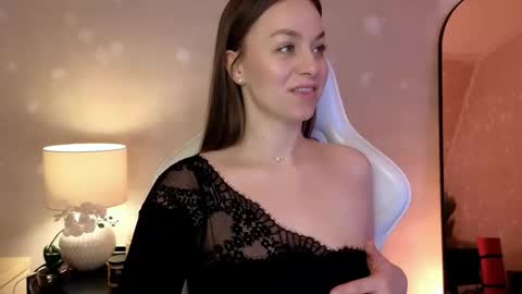 Mila Fleur online show from 2, 10, 2025