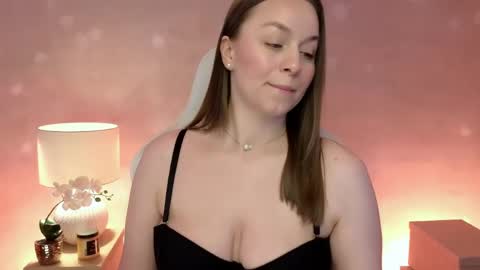 Mila Fleur online show from 15, 4, 2026