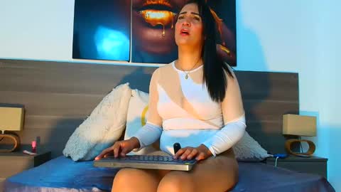 Snapshot of milahot23 chatting on 4, 5, 2026 mila online show from 4, 5, 2026