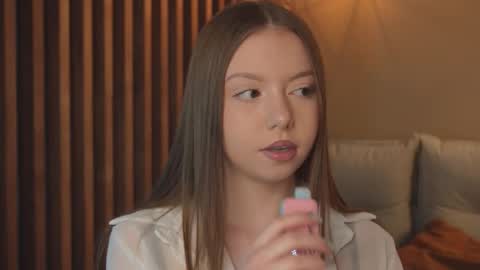 Mila online show from 8, 3, 2026