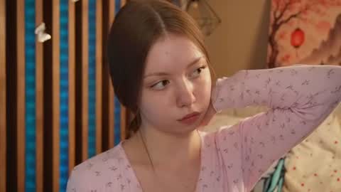 Snapshot of milaice chatting on 7, 7, 2026 Mila online show from 7, 7, 2026