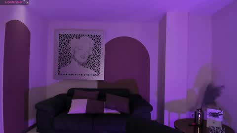Snapshot of milalawrence_ chatting on 17, 5, 2026 Mila online show from 17, 5, 2026