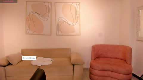 Snapshot of milalawrence_ chatting on 21, 5, 2026 Mila online show from 21, 5, 2026