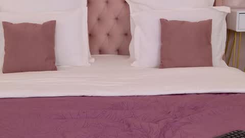 Snapshot of milaleoneli chatting on 5, 11, 2025 milaleoneli online show from 5, 11, 2025