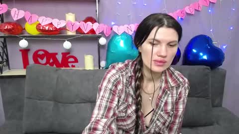 Snapshot of milaloona chatting on 13, 2, 2025 Milaloona online show from 13, 2, 2025