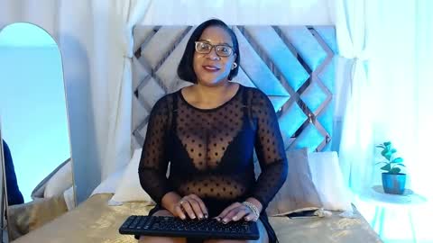 Snapshot of milamonroexx chatting on 9, 5, 2026 MilaMonroeXX online show from 9, 5, 2026