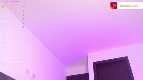 Snapshot of milan_delrey chatting on 21, 10, 2025 Sweet Milan online show from 21, 10, 2025