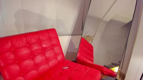 Snapshot of milan_roux chatting on 4, 1, 2025 Milane online show from 4, 1, 2025