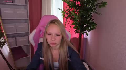 Snapshot of milana_r0se chatting on 18, 7, 2026 Milana online show from 18, 7, 2026