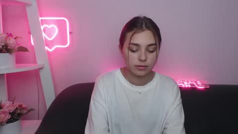 milanaangelas online show from 1, 2, 2025