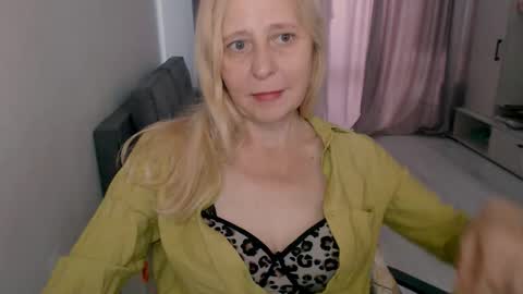 Milena online show from 11, 10, 2025