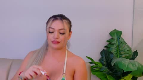 Snapshot of milaowens chatting on 11, 5, 2026 Sexy Mila online show from 11, 5, 2026