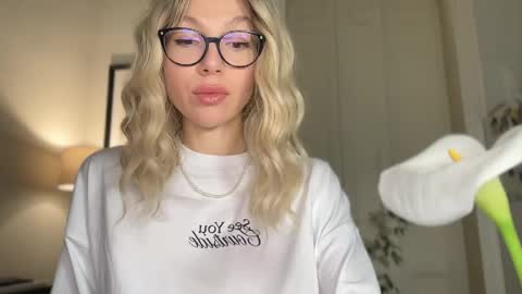 Mila online show from 17, 4, 2026