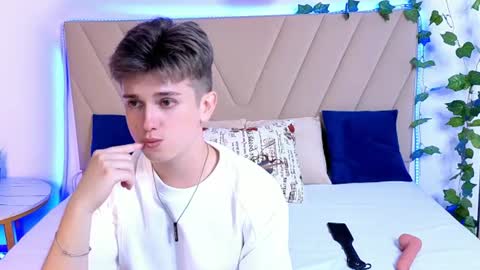 Snapshot of miless_cooper chatting on 4, 8, 2026 Miles online show from 4, 8, 2026