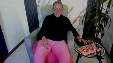 Snapshot of milf_brend chatting on 6, 2, 2026 Milf Brend online show from 6, 2, 2026