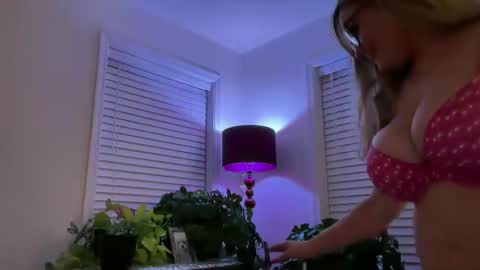 MIlf Goddess online show from 25, 9, 2025