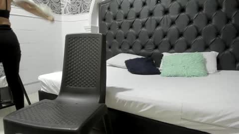 milf_march online show from 18, 4, 2026