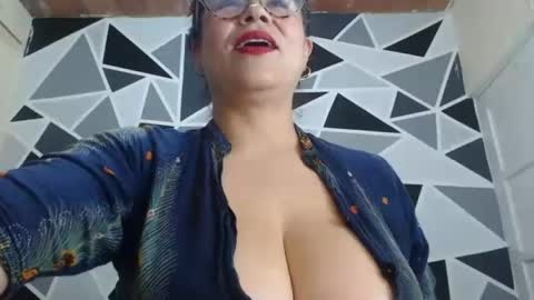 Snapshot of milfcamila367608 chatting on 16, 7, 2026 camila online show from 16, 7, 2026