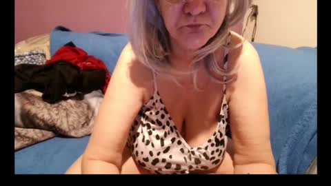 Milfchantal online show from 25, 1, 2025