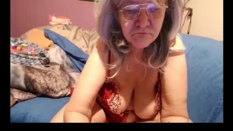 Milfchantal online show from 26, 1, 2025