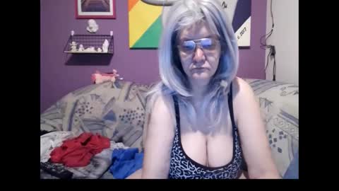 Milfchantal online show from 17, 2, 2025