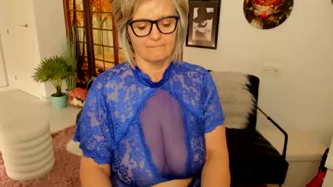 MilfElla online show from 4, 3, 2025