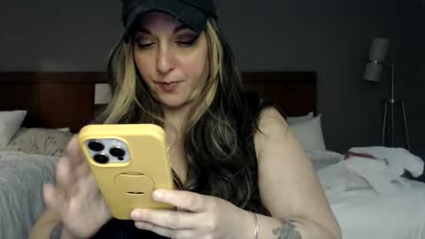 Snapshot of milfmonee chatting on 6, 5, 2026 MILF Monee online show from 6, 5, 2026