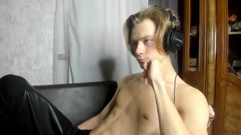 Snapshot of milkiwy chatting on 25, 11, 2025 Isaac online show from 25, 11, 2025