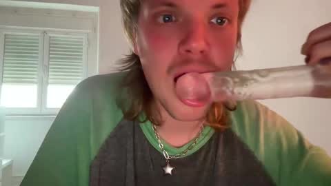 Snapshot of milkymitch chatting on 5, 1, 2025 Mimi online show from 5, 1, 2025