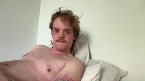 Snapshot of milkymitch chatting on 19, 10, 2025 Mimi online show from 19, 10, 2025