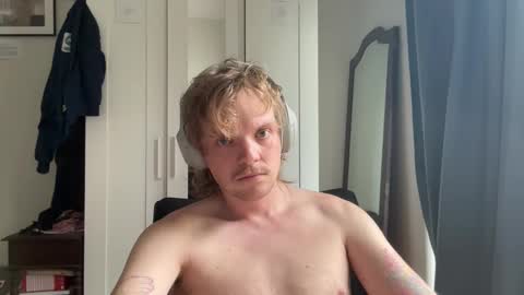 Snapshot of milkymitch chatting on 1, 11, 2025 Mimi online show from 1, 11, 2025