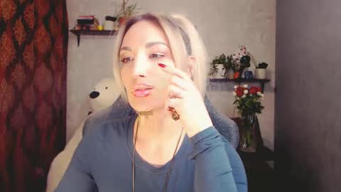 MillaXQueen online show from 10, 3, 2025