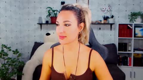 MillaXQueen online show from 24, 10, 2025