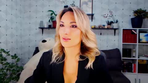 MillaXQueen online show from 15, 11, 2025