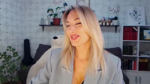 MillaXQueen online show from 6, 6, 2026
