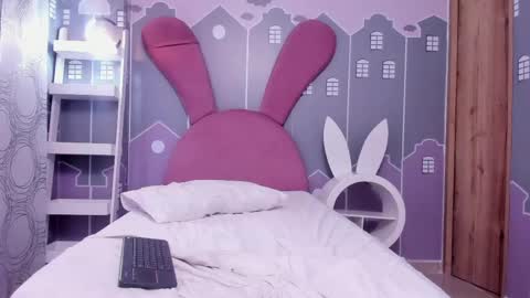 Snapshot of millieskinny18 chatting on 31, 5, 2026 Miley online show from 31, 5, 2026