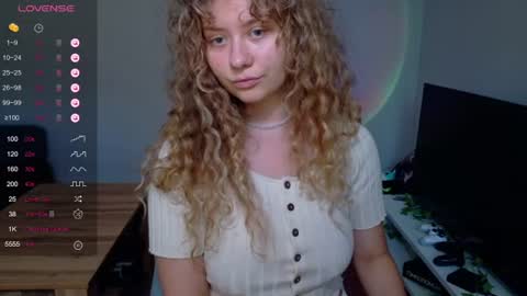 Snapshot of milounee chatting on 10, 7, 2026 milounee online show from 10, 7, 2026