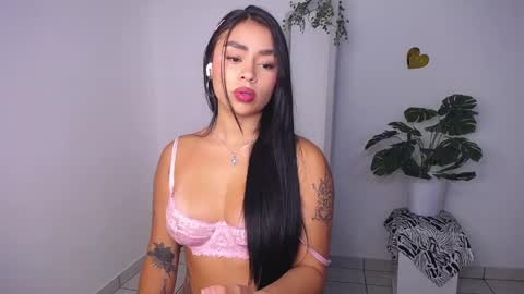 Mily Ortiz online show from 18, 4, 2026