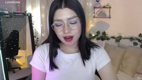 Snapshot of mily_thomson_b chatting on 4, 12, 2025 Mily online show from 4, 12, 2025