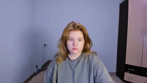 hi Im Mina  online show from 22, 11, 2025