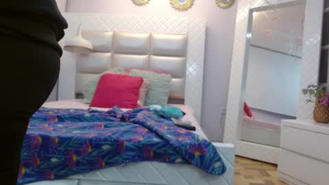 minene_mikami online show from 8, 4, 2026