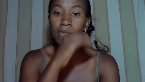 Snapshot of minouch211907 chatting on 13, 2, 2025 minouch211907 online show from 13, 2, 2025