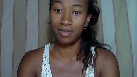 Snapshot of minouch211907 chatting on 15, 2, 2025 minouch211907 online show from 15, 2, 2025