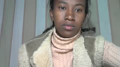 Snapshot of minouch211907 chatting on 10, 9, 2025 minouch211907 online show from 10, 9, 2025