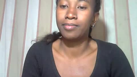 Snapshot of minouch211907 chatting on 10, 9, 2025 minouch211907 online show from 10, 9, 2025