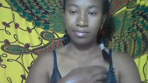 Snapshot of minouch211907 chatting on 10, 10, 2025 minouch211907 online show from 10, 10, 2025